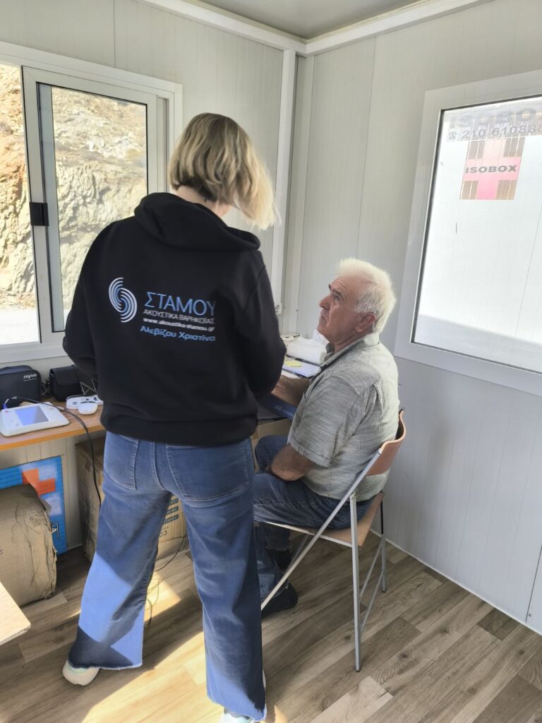 Εικονες απο την εθελοντικη δραση των Ακουστικων Βαρηκοιας Σταμου στην Αστυπαλαια